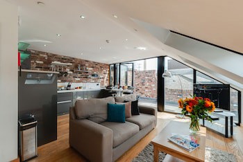 Base Serviced Apartments - Sir Thomas Street