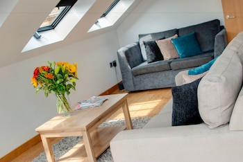 Base Serviced Apartments - Sir Thomas Street