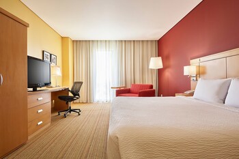 Courtyard By Marriott Leon At The Poliforum