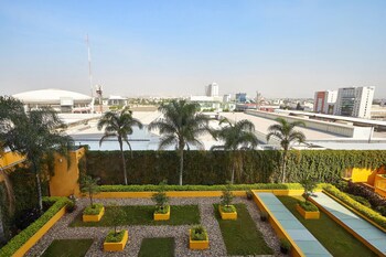 Courtyard By Marriott Leon At The Poliforum