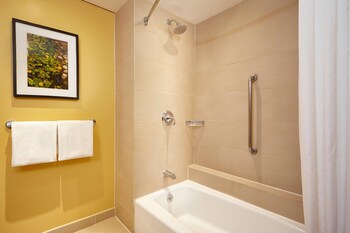 Courtyard By Marriott Leon At The Poliforum