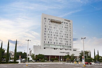 Courtyard By Marriott Leon At The Poliforum