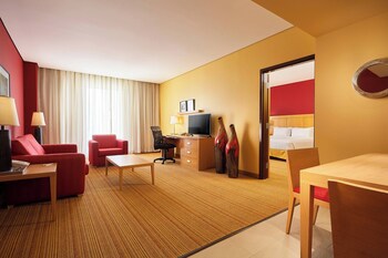 Courtyard By Marriott Leon At The Poliforum