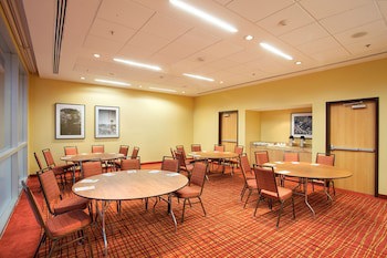 Courtyard By Marriott Leon At The Poliforum