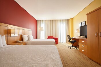 Courtyard By Marriott Leon At The Poliforum