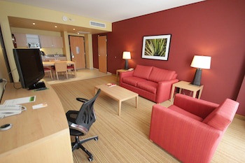 Courtyard By Marriott Leon At The Poliforum
