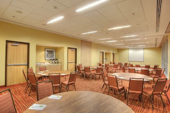 Courtyard By Marriott Leon At The Poliforum