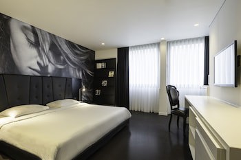 B-Aparthotel Regent