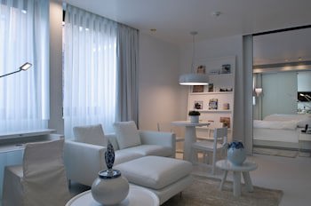 B-Aparthotel Regent
