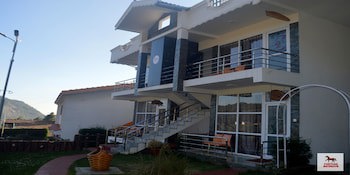 Fortune Retreats