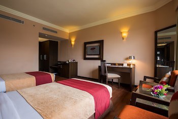 Pokhara Grande