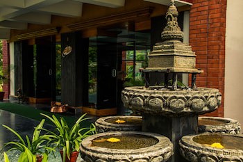 Pokhara Grande