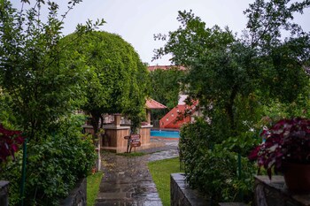 Pokhara Grande