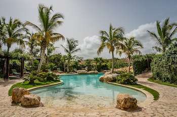 Royal Isabela
