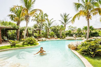 Royal Isabela