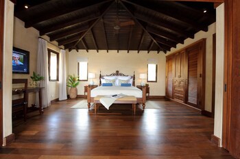 Royal Isabela