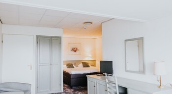 Hotel, Sportsbar & Brasserie Dorhout Mees