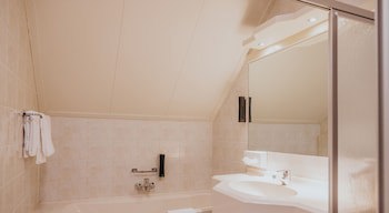 Hotel, Sportsbar & Brasserie Dorhout Mees