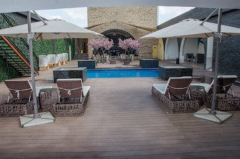 Best Western Plus Meridian Hotel