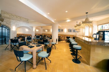 Hotel Emilia Castillo