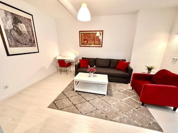 Far Home Gran Via