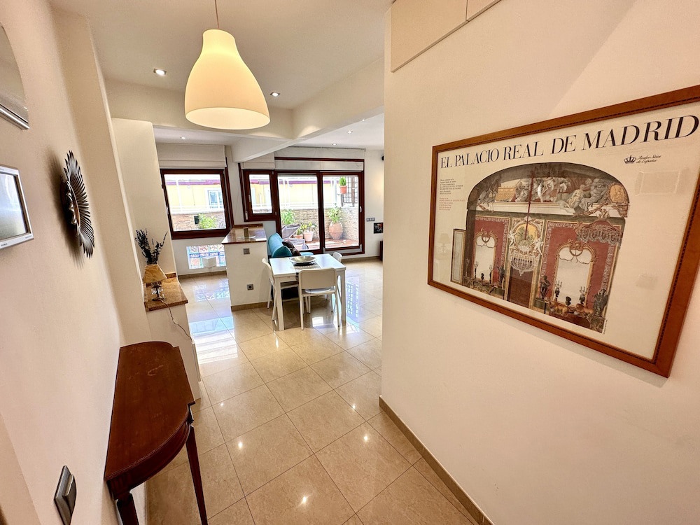 Far Home Gran Via - Hostel