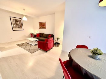 Far Home Gran Via