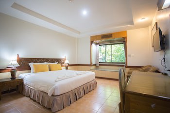 100 Islands Resort & Spa