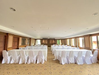 100 Islands Resort & Spa