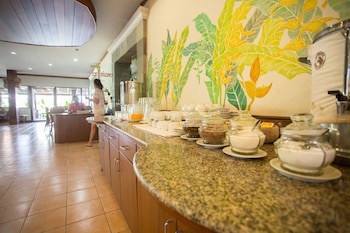 100 Islands Resort & Spa