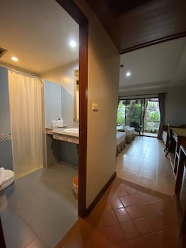 100 Islands Resort & Spa