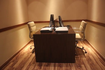Courtyard By Marriott Kochi Airport