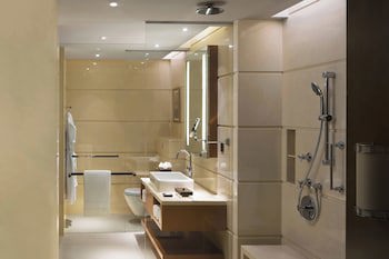 Courtyard By Marriott Kochi Airport