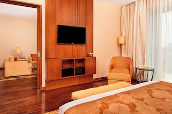 Courtyard By Marriott Kochi Airport