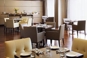 Courtyard By Marriott Kochi Airport