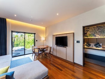 Fusaki Beach Resort Hotel & Villas