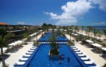Fusaki Beach Resort Hotel & Villas