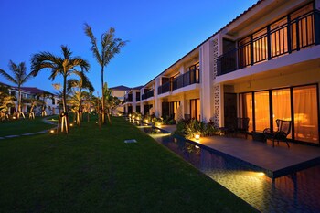 Fusaki Beach Resort Hotel & Villas