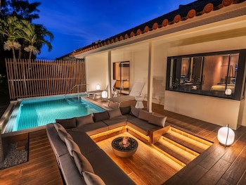 Fusaki Beach Resort Hotel & Villas