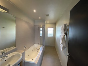 Bentleys Motor Inn