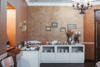 Aleksandrovskiy Hotel