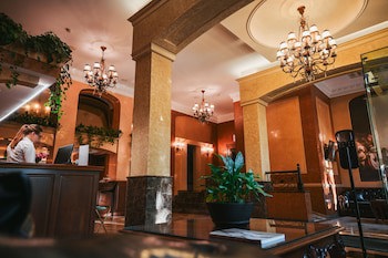 Aleksandrovskiy Hotel