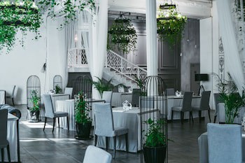 Aleksandrovskiy Hotel