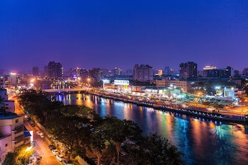 Check Inn Express Kaohsiung Love River