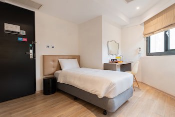 Check Inn Express Kaohsiung Love River