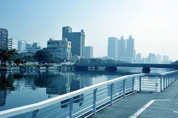 Check Inn Express Kaohsiung Love River
