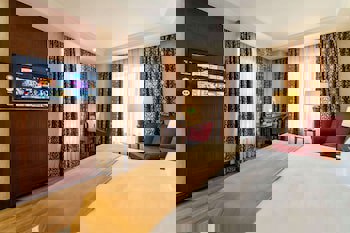 Wellborn Luxury Hotel