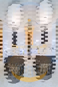 Wellborn Luxury Hotel