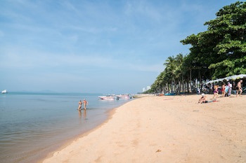 Grand Jomtien Palace Hotel