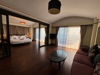 Grand Jomtien Palace Hotel